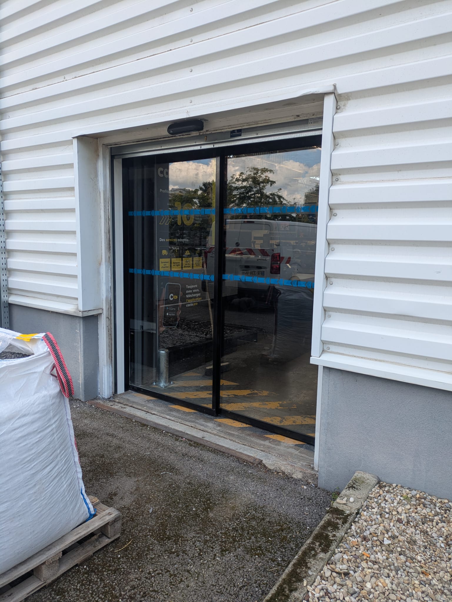 Porte automatique double vantail pour grande surface